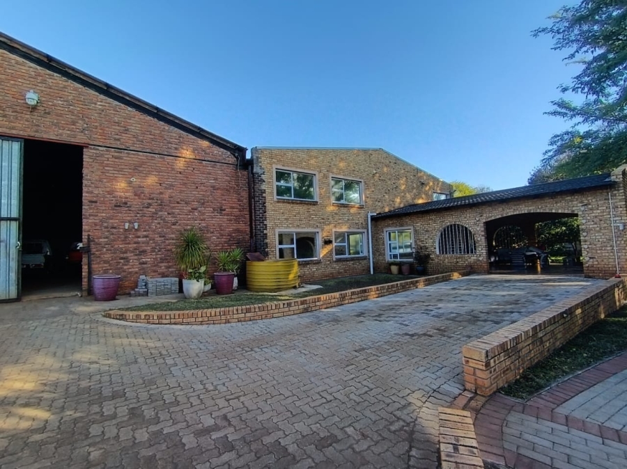 4 Bedroom Property for Sale in Mooinooi North West